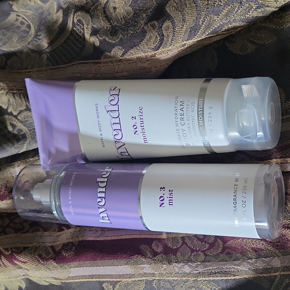 Bath body trio my fave scent lavender full.size 💜 with dust bag black tied